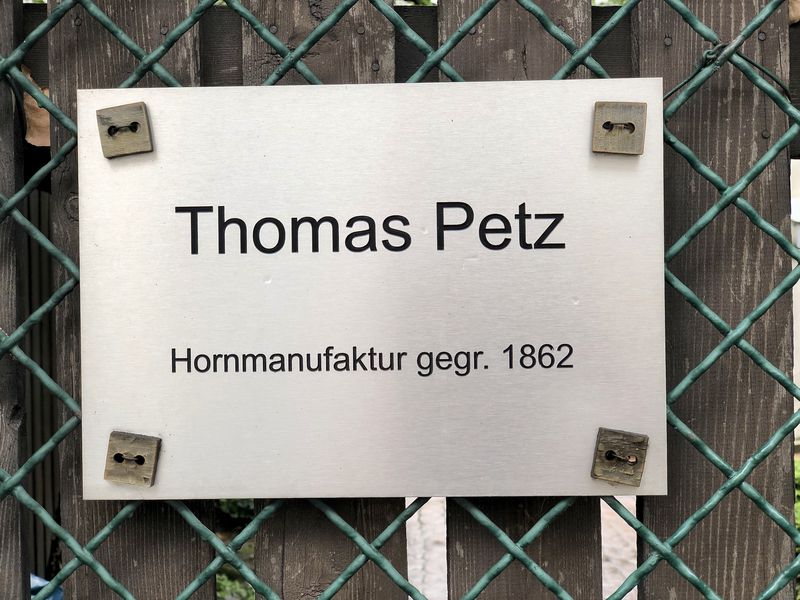 Seit fünf Generationen stellt die Familie Petz im 15. Wiener Gemeindebezierk Hornkämme her - mit einer kleinen Unterbrechung.