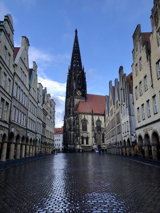 Der Prinzipalmarkt mit der St.-Lamberti-Kirche ist ein echter Blickfang. Aber auch so eine pittoreske Stadt wie Münster hat in der Vergangenheit so manche Schattenseite erlebt.