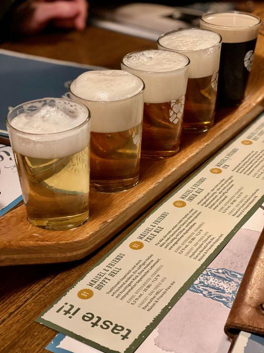 Maisel & Friends – aus Liebe zum Bier: Das Bier-Brett bietet eine erste Orientierung: Wer seine Geschmackswelt gefunden hat, kann sich von hier aus weiter vorarbeiten.